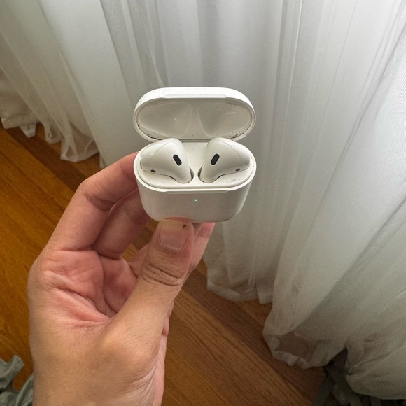 Apple White Wireless Earbuds